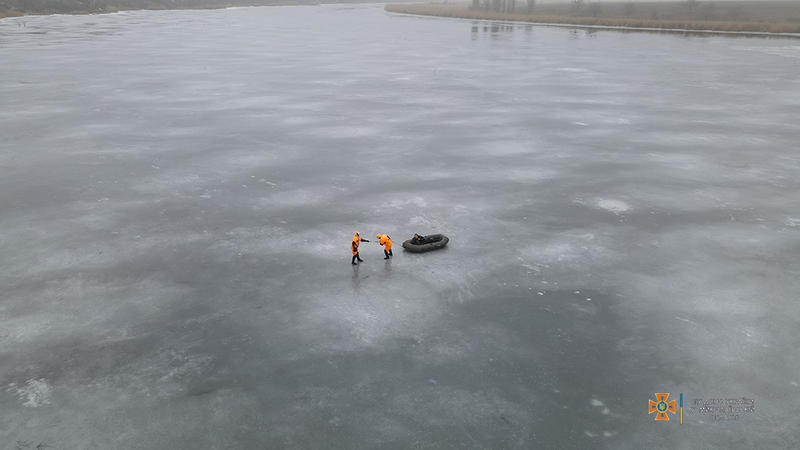 Мужчина выжил после 40 минут в ледяной воде / mk.dsns.gov.ua