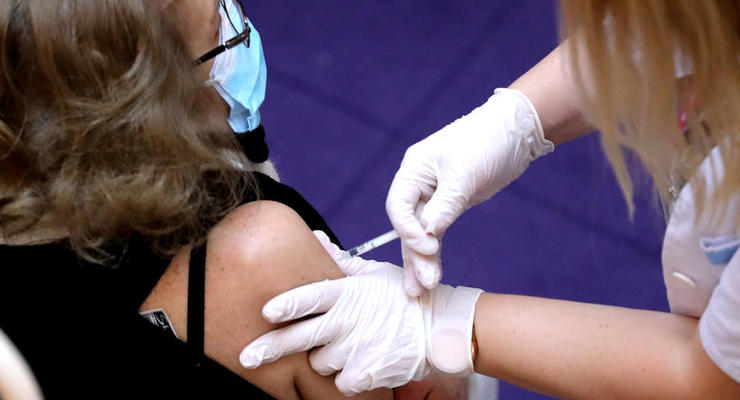 В Украине упали темпы COVID-вакцинации: Всего 18 тыс прививок за сутки