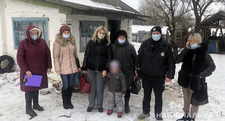 Полтавчанка бросила 5-летнюю дочь в холодном доме и уехала в Киев