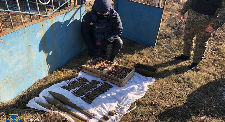 На Донбассе во время учений СБУ нашла тайник с гранатами и патронами