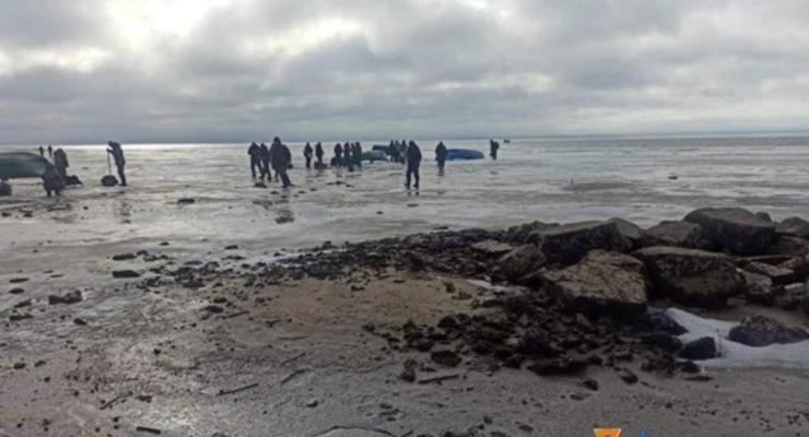 В Черкасской области около 200 рыбаков унесло на льдине