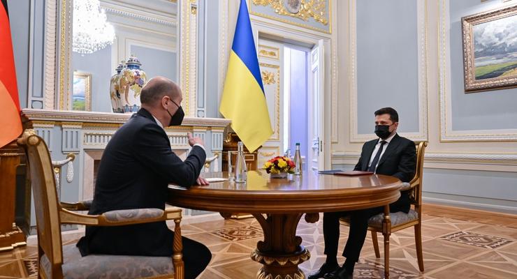 В Киеве началась встреча Зеленского и канцлера ФРГ