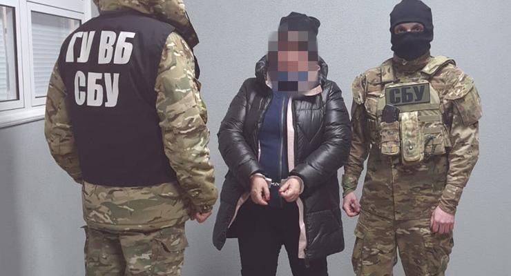 Собирала разведданные: СБУ задержала шпионку боевиков