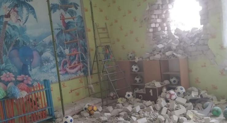 Боевики обстреляли детсад в Станице Луганской: Двое пострадавших
