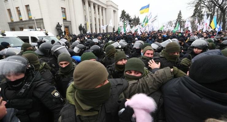 На акции SaveФОП в Киеве начались стычки с полицией