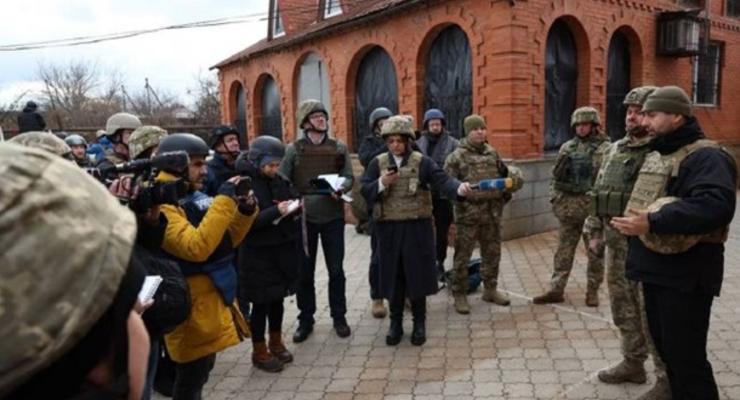 Нардепы попали под обстрел на Донбассе