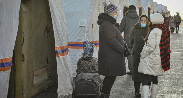 Сутки не ели и не спали: СМИ узнали, как разместили беженцев в РФ