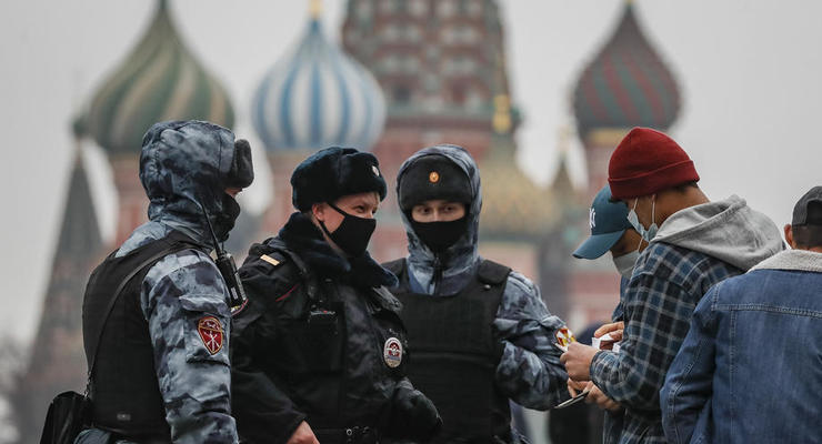 В Москве задержали участников пикета против войны