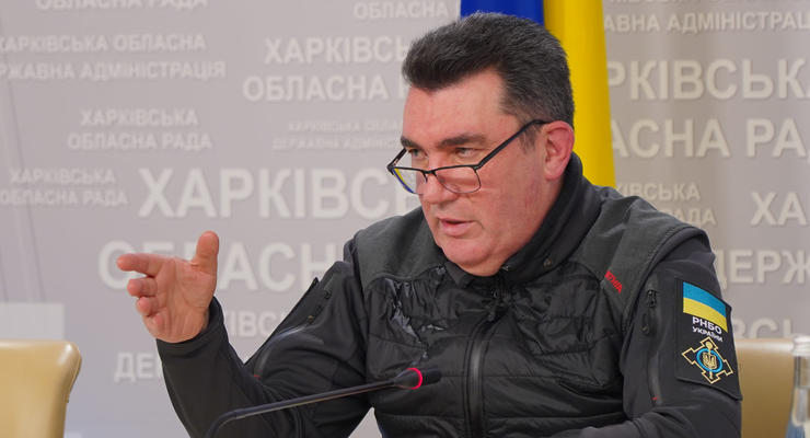 Данилов рассказал, отвечают ли ВСУ на обстрелы на Донбассе