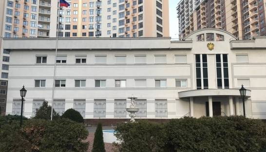 Консульства РФ в Украине прекратили запись на прием