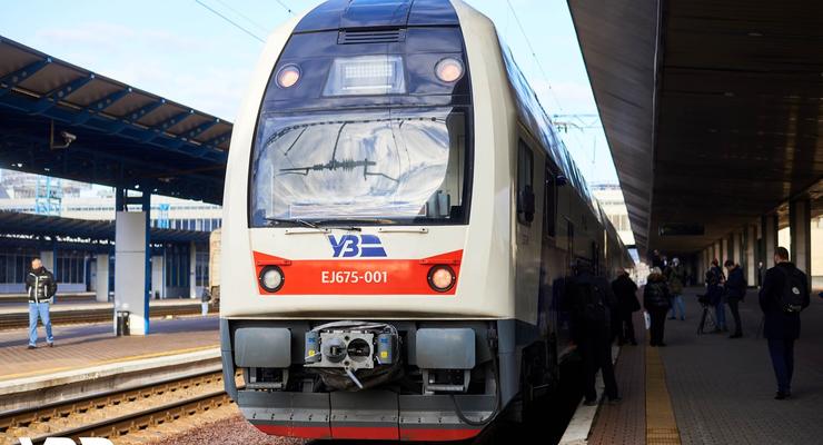 "Укрзализныця" не будет прекращать движение поездов на Донбасс