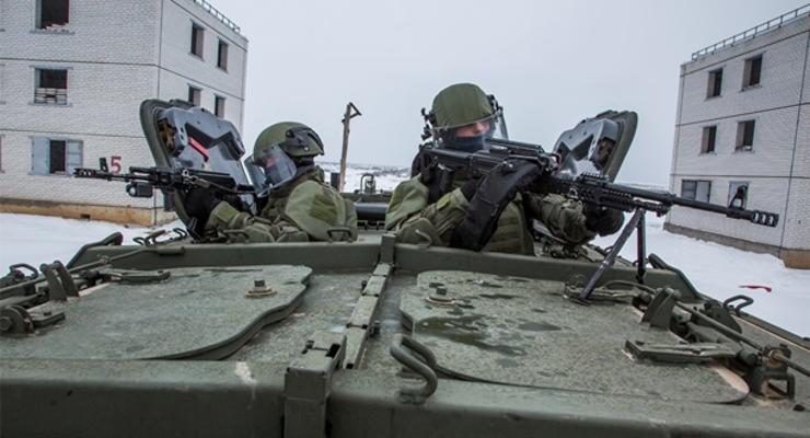 Украинец "голыми руками" пытался остановить колонну бронетехники РФ