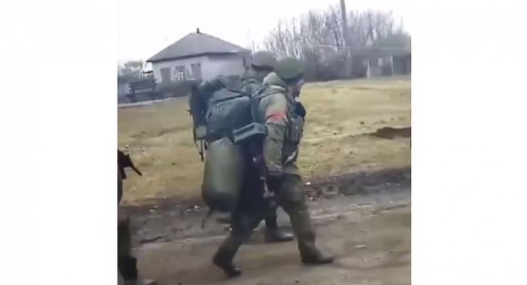 "Непобедимые воины" РФ бросили танки и пошли домой пешком