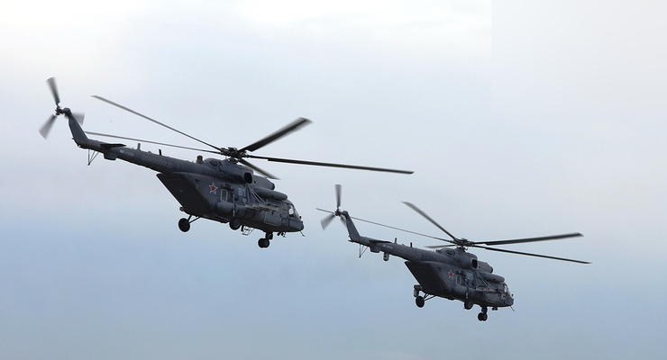 ВСУ показали, как под Киевом тонут сбитые вертолеты РФ