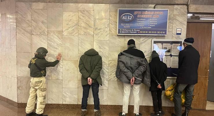 В метро Киева задержали пятерых диверсантов