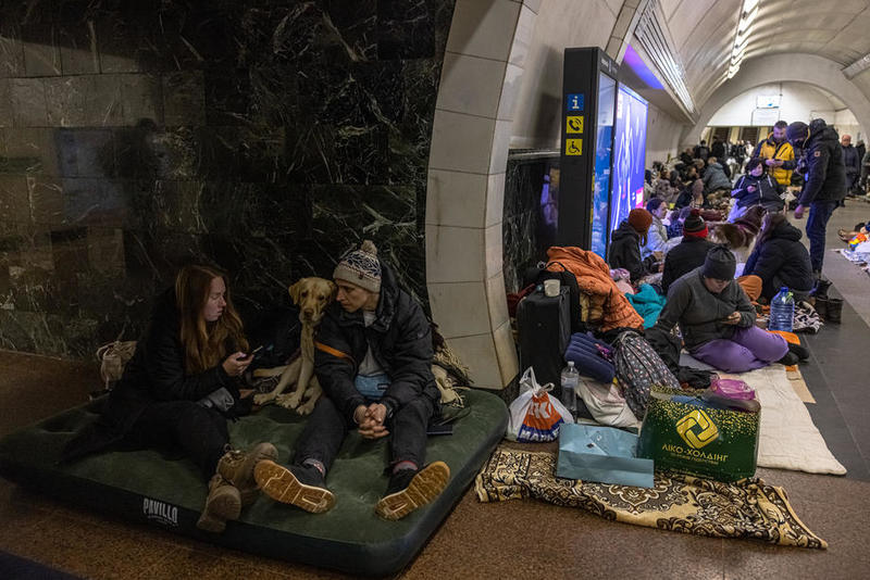 Что происходит в метро Киева / EPA / UPG