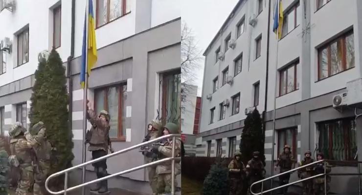 "Слава Украине": В Буче подняли украинский флаг