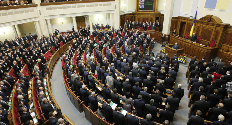 Верховная Рада призвала закрыть небо над Украиной и ввести миротворцев ООН