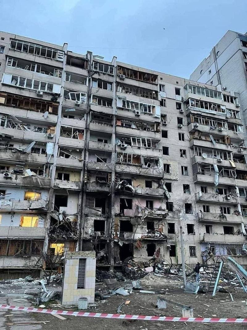 Последствия нападения России на один из жилых домов в Киеве. / t.me/kievmap