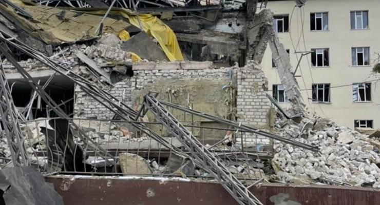Военные РФ нанесли удар по больнице в Изюме