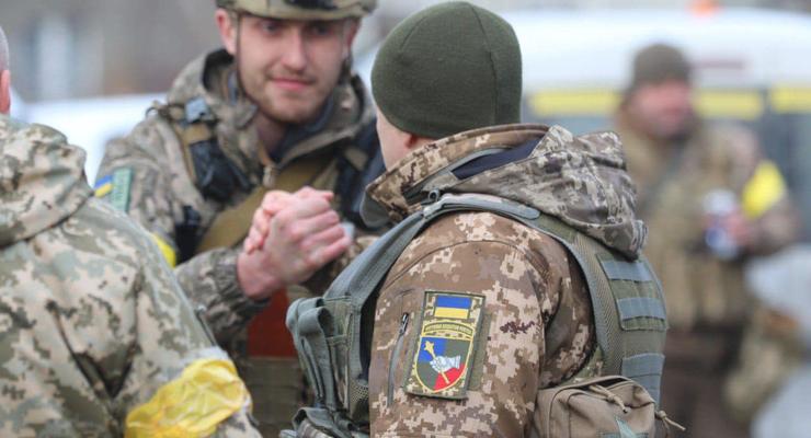 Несколько сотен бойцов после помилования уже защищают Украину