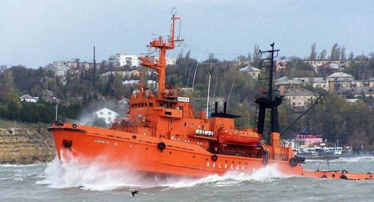 Оккупанты принудительно ведут в Севастополь спасательное судно "Сапфир", захваченное ранее