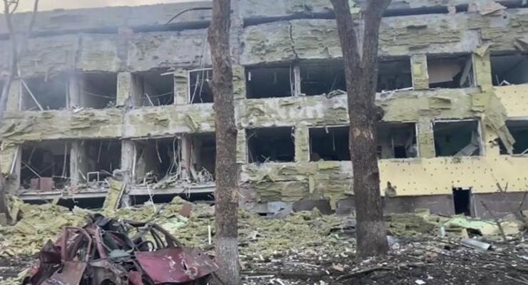В Мариуполе оккупанты разбомбили роддом и детскую больницу
