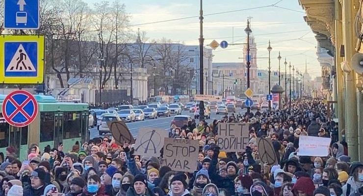"Спятивший дед Путин": Навальный призвал россиян выйти на митинги