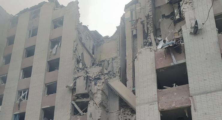 В Чернигове армия РФ разрушила общежитие