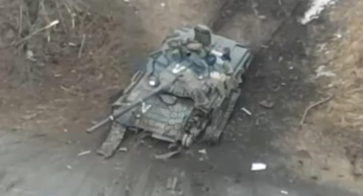 "Гостеприимство фашистским соседям": Уничтожена колонна танков РФ