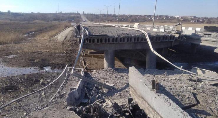 Войска РФ разбомбили мост между Энергодаром и Запорожьем