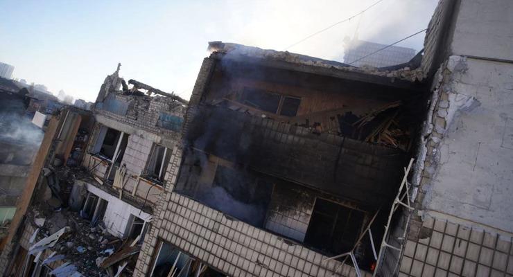 В Киеве под обстрел попала многоэтажка: есть пострадавшие