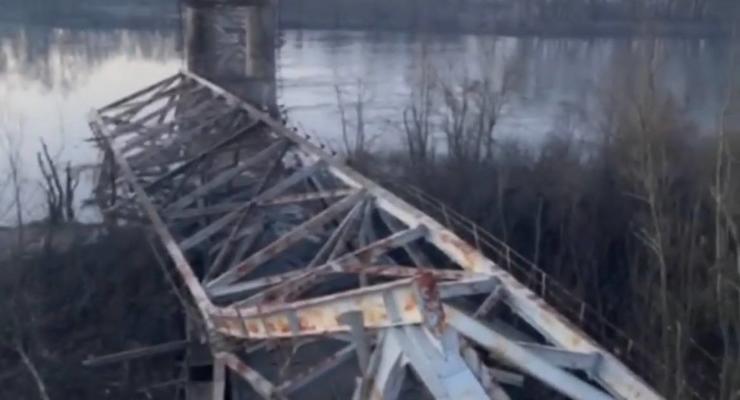 Глава Черниговской ОВА показал разрушенный мост, который соединял город с Киевом