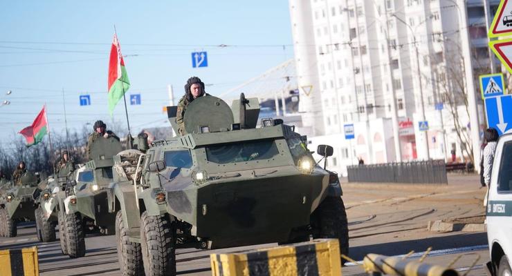 Деньги и учеба в вузе: Путин пытается втянуть в войну военных Беларуси
