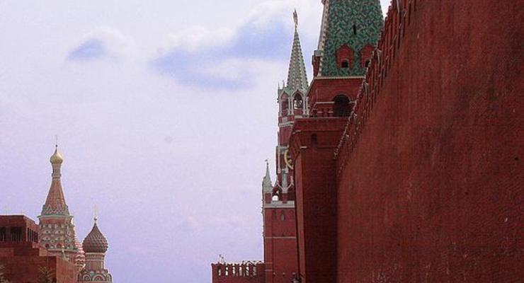 В стену Кремля бросили коктейль Молотова