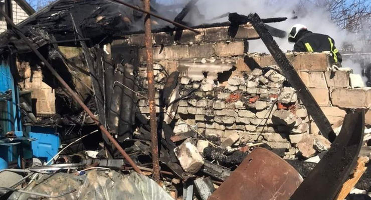 Боевики обстреляли Лисичанск: горят дома