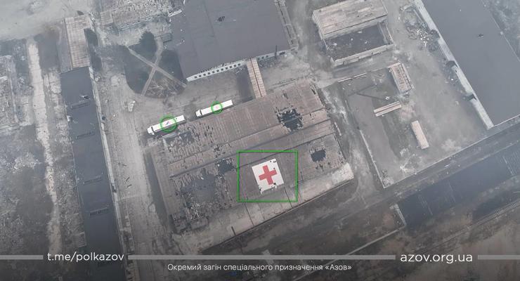 В Мариуполе РФ обстреляла здание с отметкой "Красного Креста"