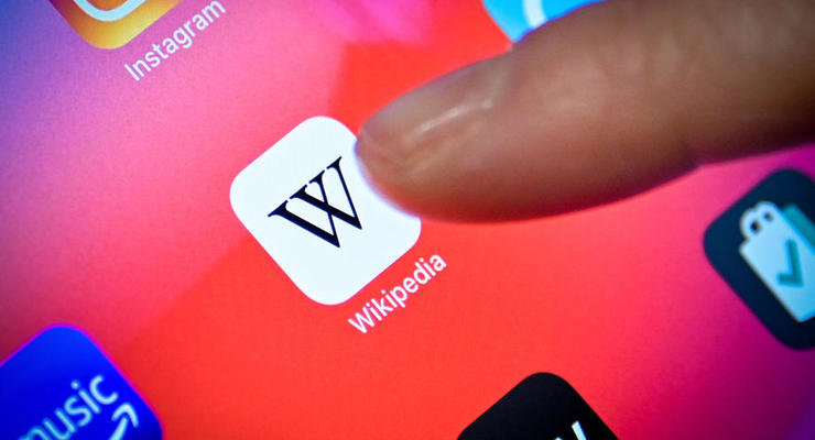 РФ хочет заблокировать Википедию из-за статьи о войне в Украине