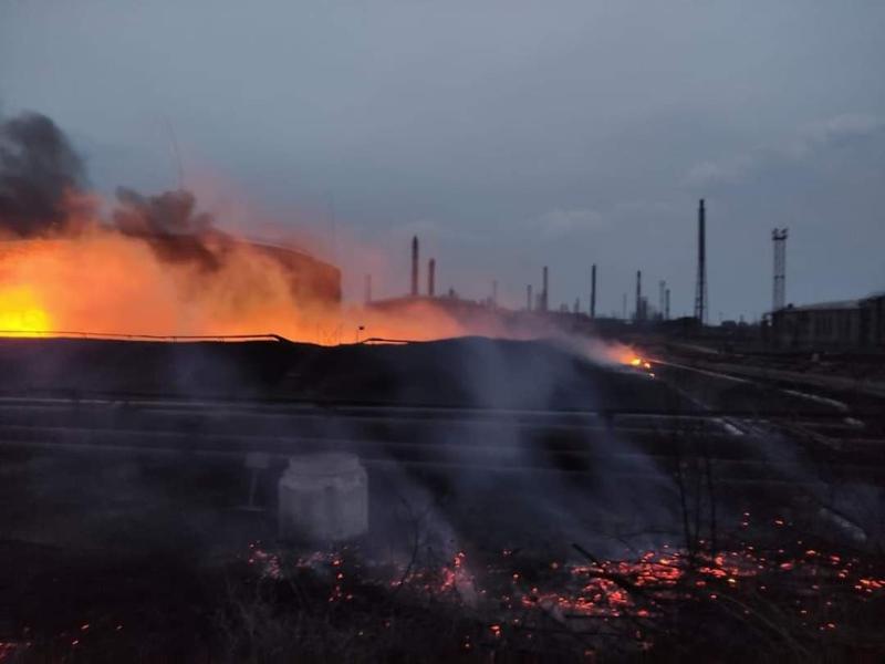Результаты обстрела нефтебазы в Лисичанске. / t.me/luhanskaVTSA