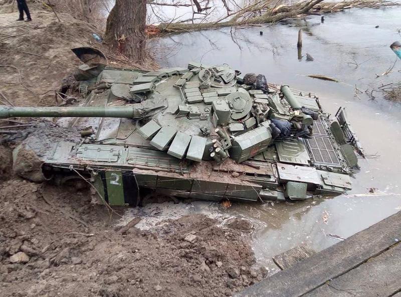 Танк россиян утонул совместно с экипажем. / facebook.com/GeneralStaff.ua