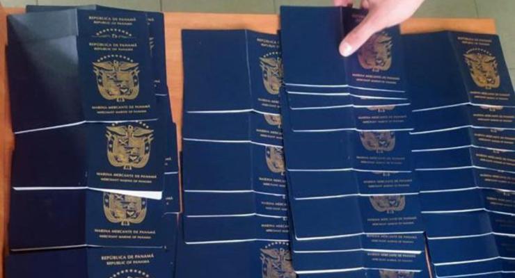 Под Одессой задержали мужчину с 57 чужими паспортами