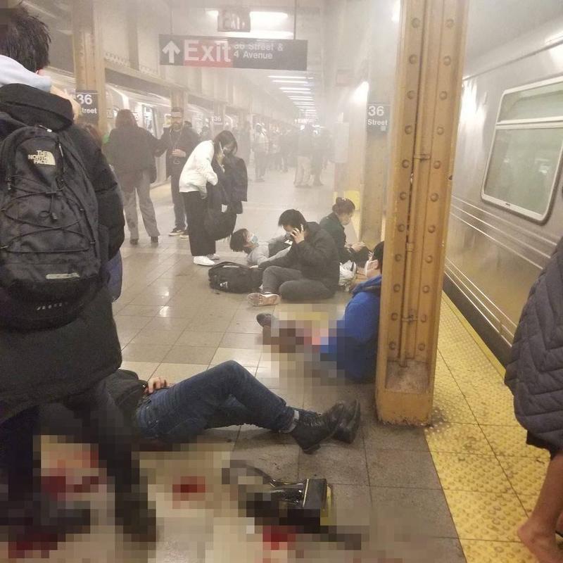 Провокация в метро Нью-Йорка, 12 апреля. / NBC