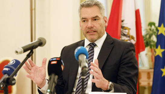 Канцлер Австрии заявил о небольшом шансе для переговоров Украины и РФ