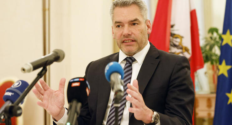 Канцлер Австрии заявил о небольшом шансе для переговоров Украины и РФ