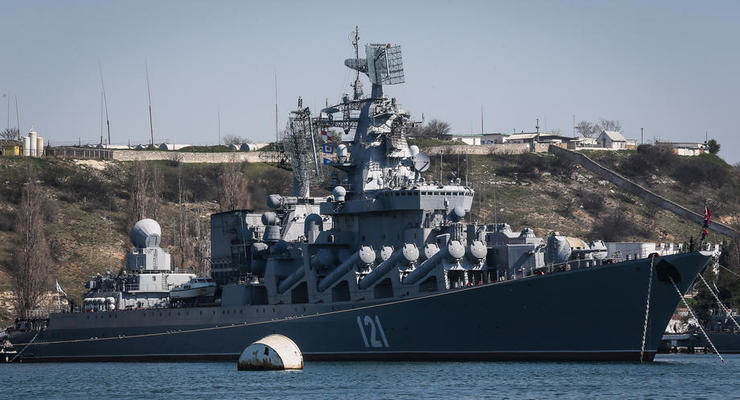 В Минобороны РФ не знают, почему загорелся крейсер "Москва"