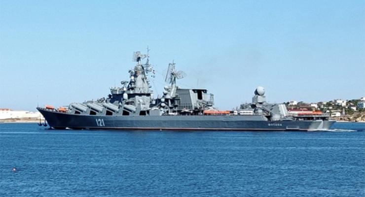 Крейсер "Москва" остается на плаву - Пентагон