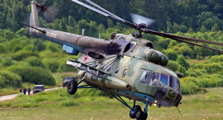 В РФ вертолет Минобороны попытался взлететь, но рухнул