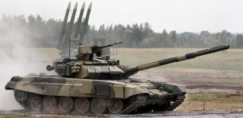 Российский танк T-90 со сварной башней. / Википедия