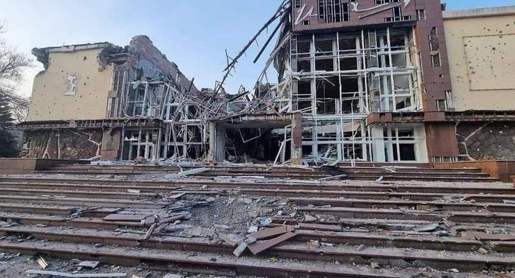 Последствия оккупации: в Мариуполе уничтожен дворец культуры "Молодежный" - Фото