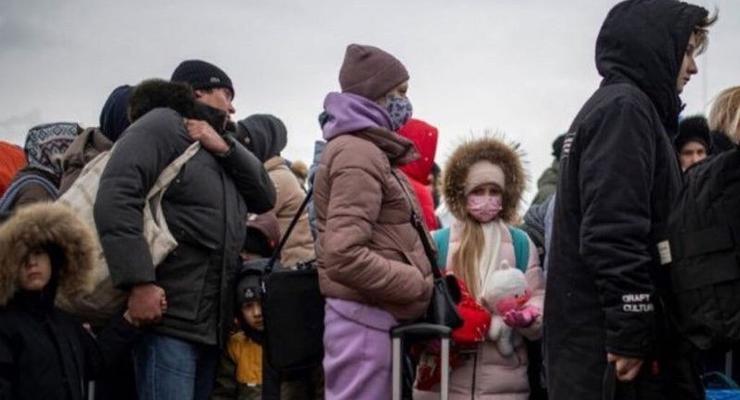 У депортированных украинцев в России отбирают паспорта